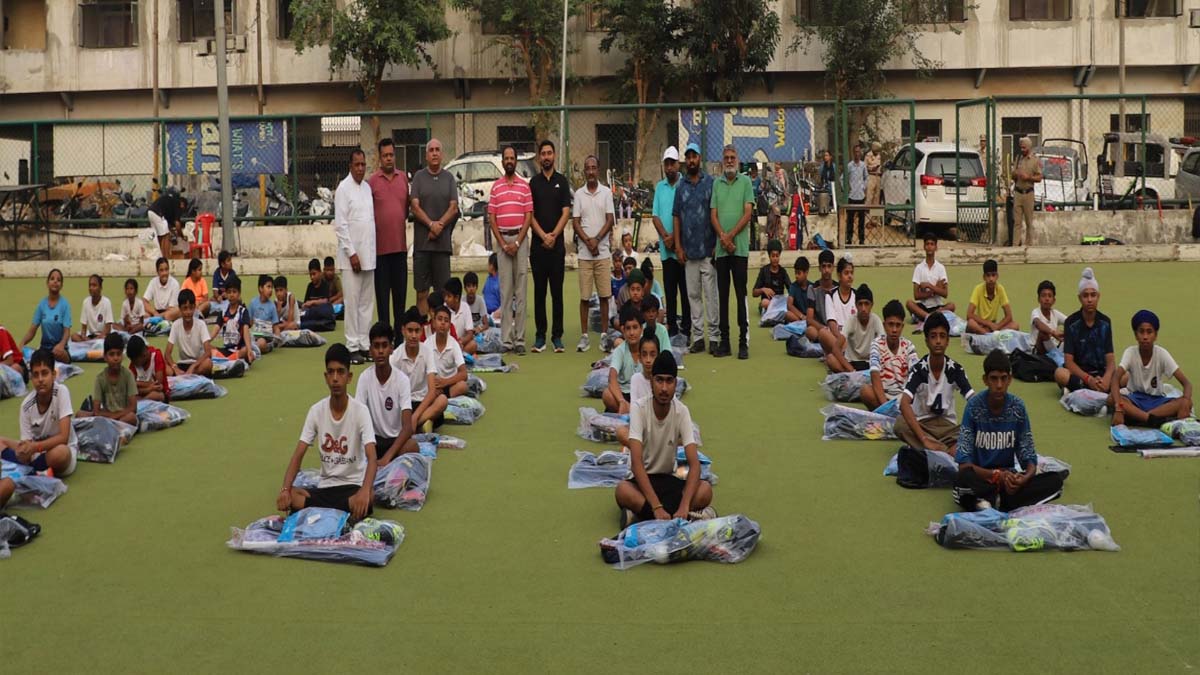 surjit hockey2.jpg