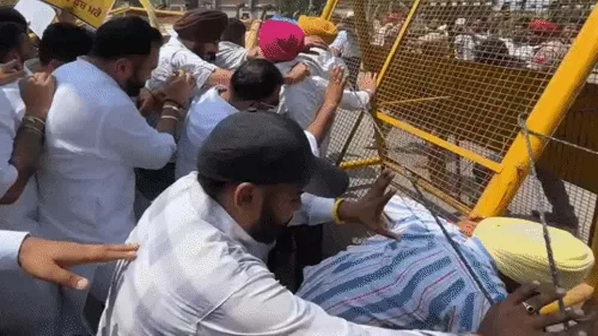 aap protest2.jpg