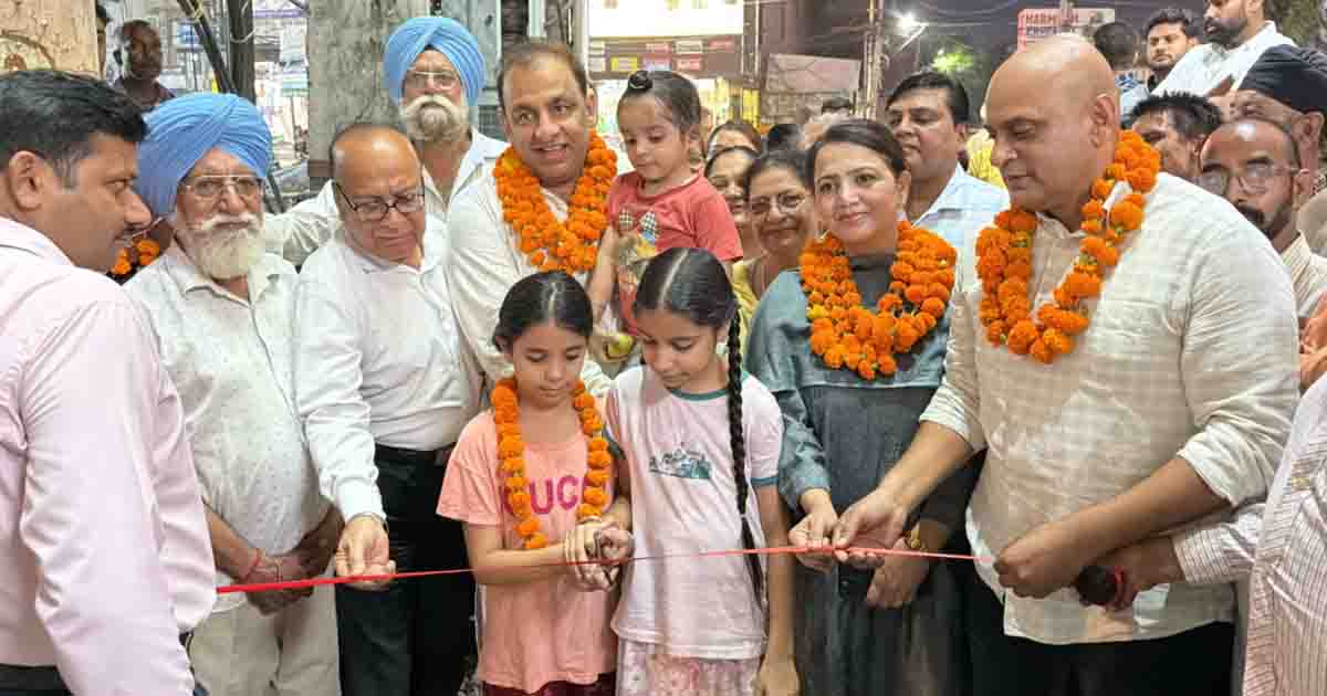 विकास कामों का उद्घाटन करते नितिन कोहली