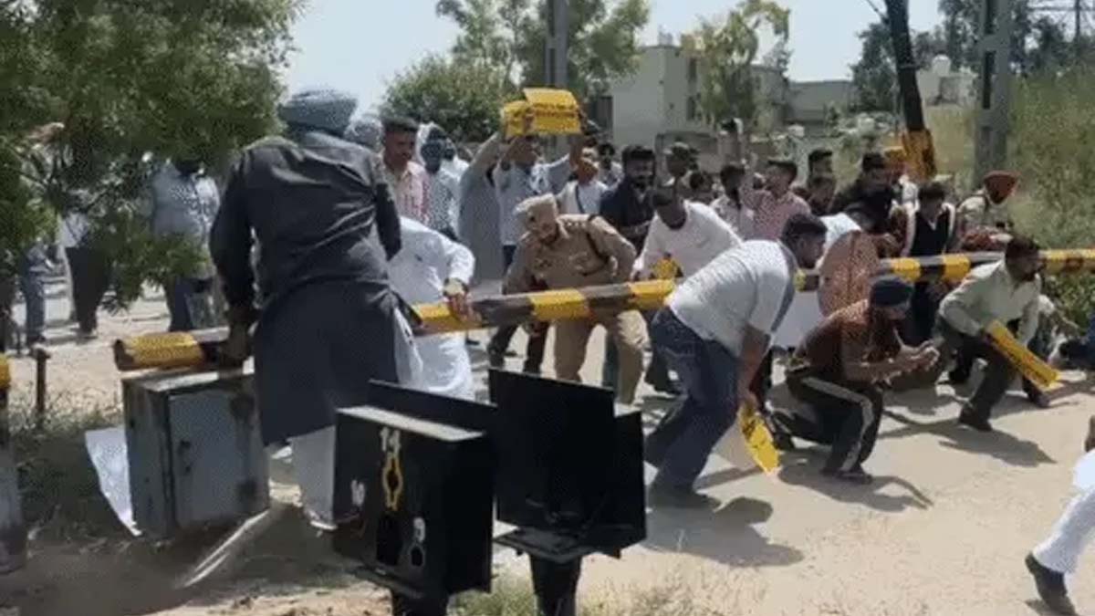 aap protest1.jpg