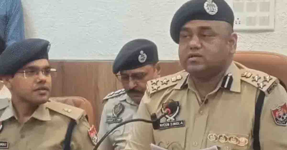 प्रेस कांफ्रेंस करते DIG नवीन सिंगला