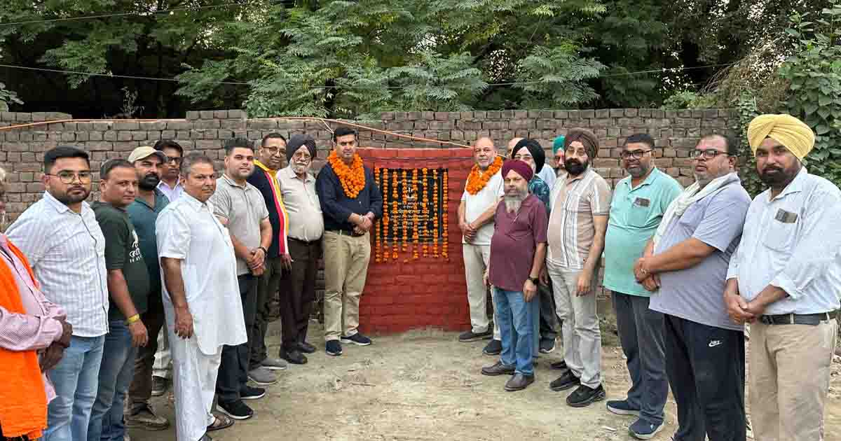 विकास कामों का उद्घाटन करते जालंधर नार्थ हलके के इंचार्ज और मेयर वनीत धीर