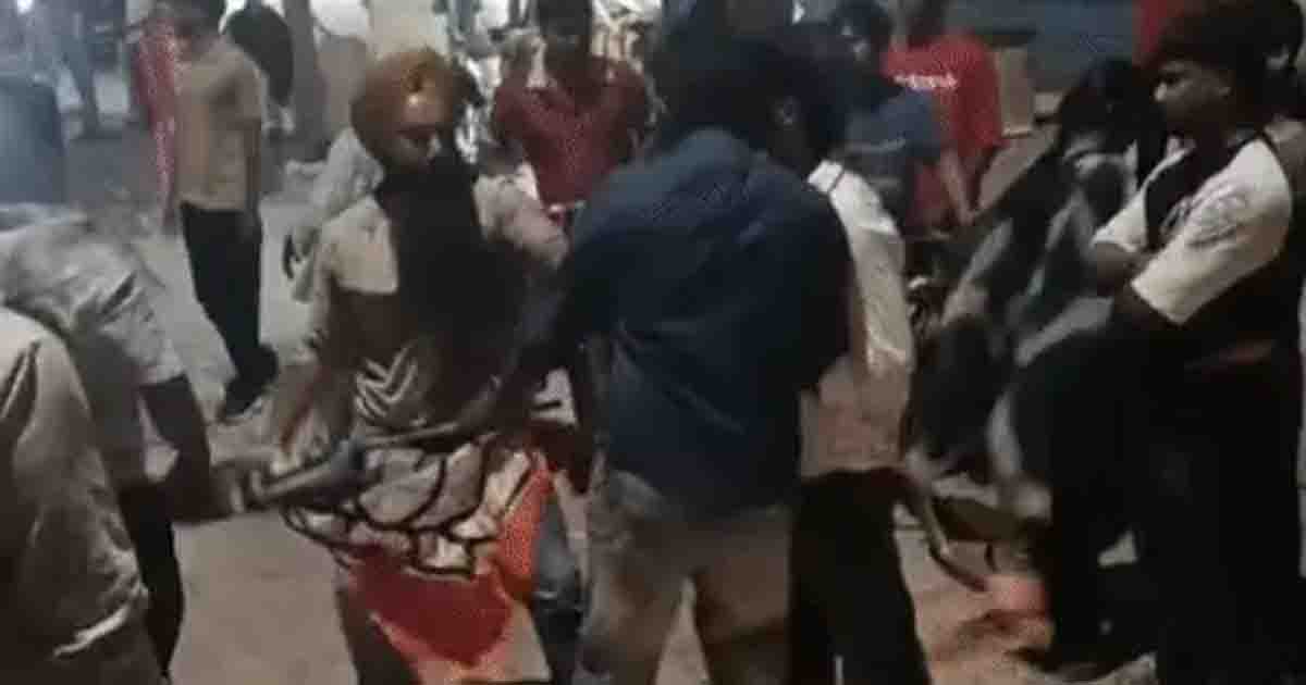Punjab News: BJP नेता और AAP पार्षद आमने-सामने, VIDEO में कॉलर पकड़कर घसीते और चाकू दिखाता युवक आया नजर