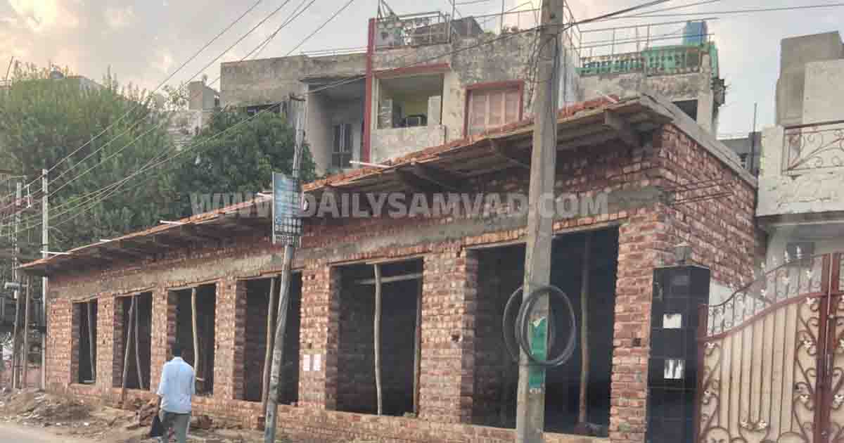 Jalandhar West में अवैध निर्माण का मामला: बस्ती मिट्ठू रोड पर 6 दुकानों को नोटिस, कार्रवाई नहीं