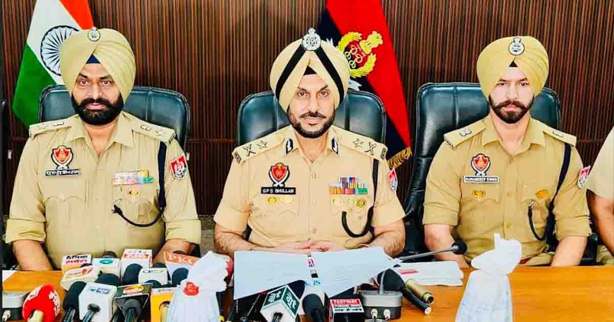 Punjab News: सीमा पार से हथियार और विस्फोटक तस्करी नेटवर्क का पर्दाफाश, AK-47 राइफल और हैंड ग्रेनेड सहित व्यक्ति गिरफ्तार