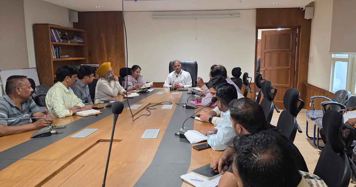 Jalandhar News: वाल्मीकि शोभायात्रा के रूट पर नगर निगम की तैयारी तेज, कमिश्नर ने सफाई और सड़क मरम्मत के दिए आदेश