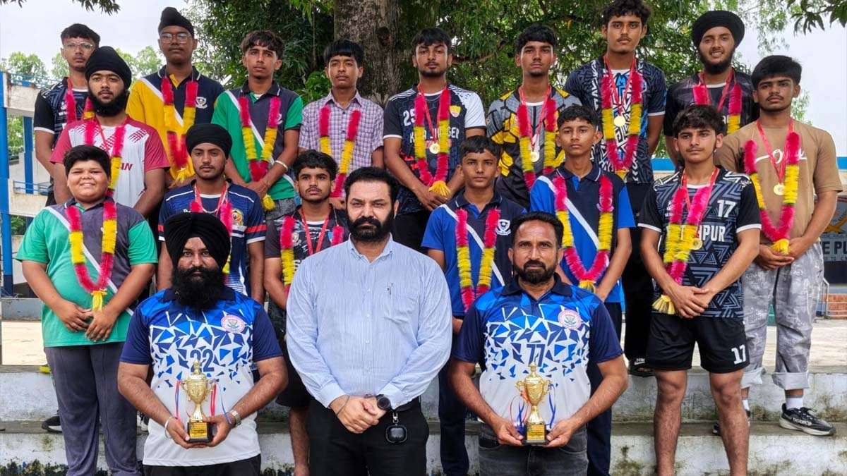 St Soldier News: सेंट सोल्जर ग्रुप के छात्र वॉलीबॉल मुकाबलों में बने डिस्ट्रिक्ट चैंपियन