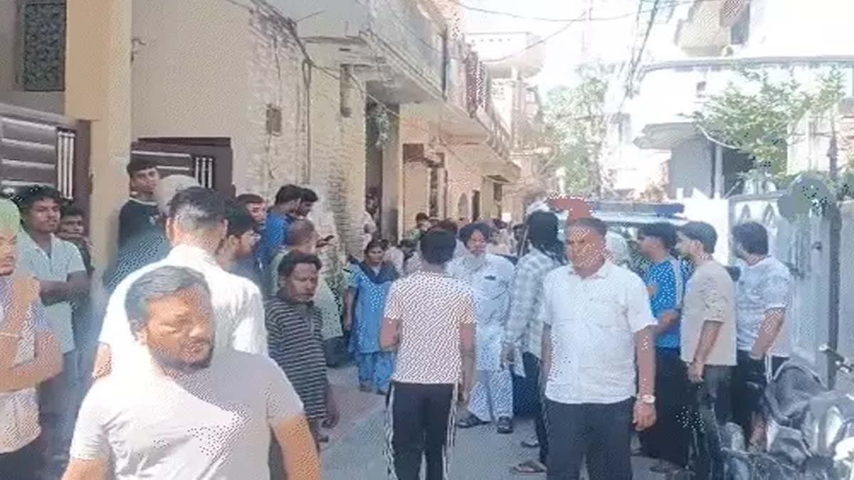 अवतार नगर में डबल मर्डर, बेटे पर पिता और पत्नी की हत्या का आरोप