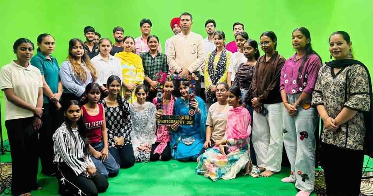 Jalandhar News: SSMTI, जालंधर में मनाया गया विश्व फोटोग्राफी दिवस 