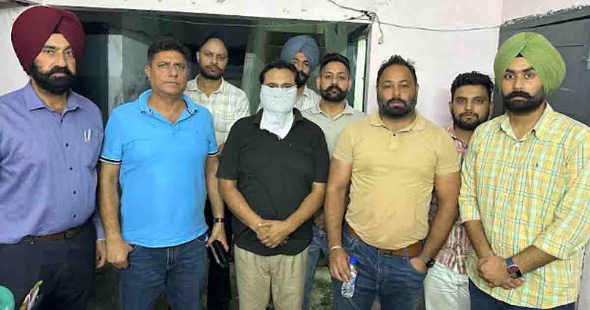 Punjab News: विजिलेंस ब्यूरो का एक्शन, रिश्वत लेते हुए SHO को रंगे हाथों किया काबू 
