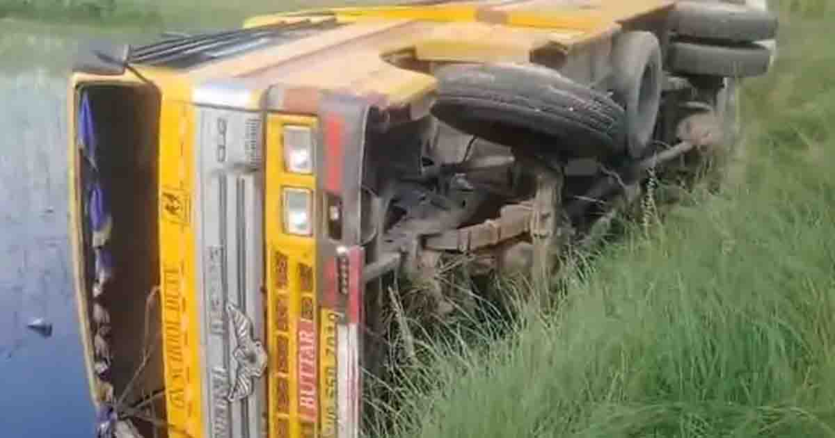 Fazilka School Van Accident: धान के खेत में पलटी स्कूल वैन, 13 बच्चे सुरक्षित