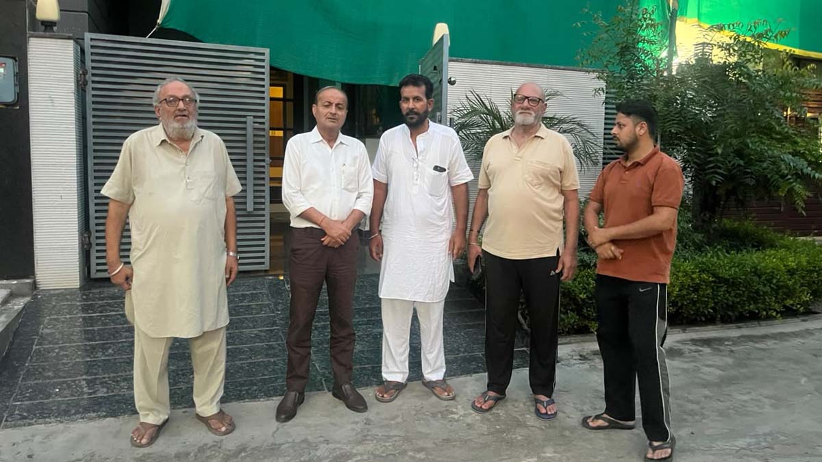 सूर्या एन्क्लेव में एक साल से बंद स्ट्रीट लाइटें, लोग परेशान