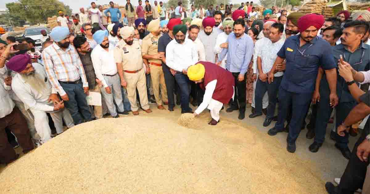 Punjab: मुख्यमंत्री भगवंत मान ने मंडी का किया दौरा; किसानों और अन्य संबंधित पक्षों से की बातचीत