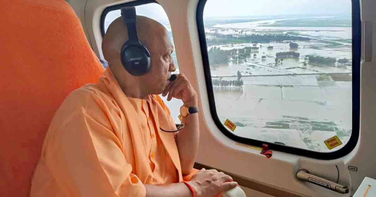 UP News: मुख्यमंत्री ने हवाई सर्वेक्षण कर देखे बाढ़ के हालात, पीड़ितों से मिलकर दिलाया विश्वास- हर दुःख-दर्द में साथ खड़ी है सरकार
