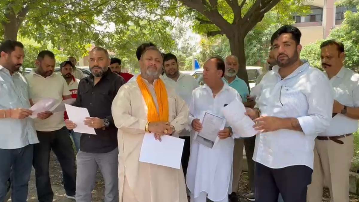 अवैध शराब की बिक्री से परेशान 13 शराब ग्रुप, एक्साइज कमिश्नर से की कार्रवाई की मांग