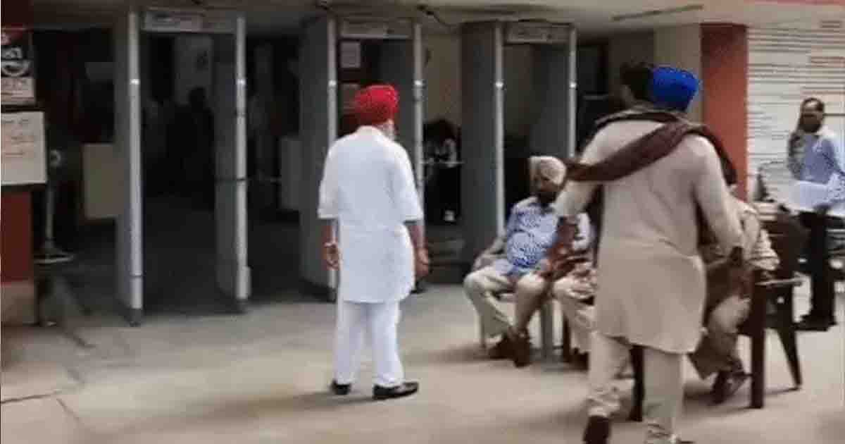 Jalandhar News: पेशी पर आए गैंगस्टरों ने पुलिस को देख छत से लगाई छलांग, पुलिस ने पीछा कर दबोचा