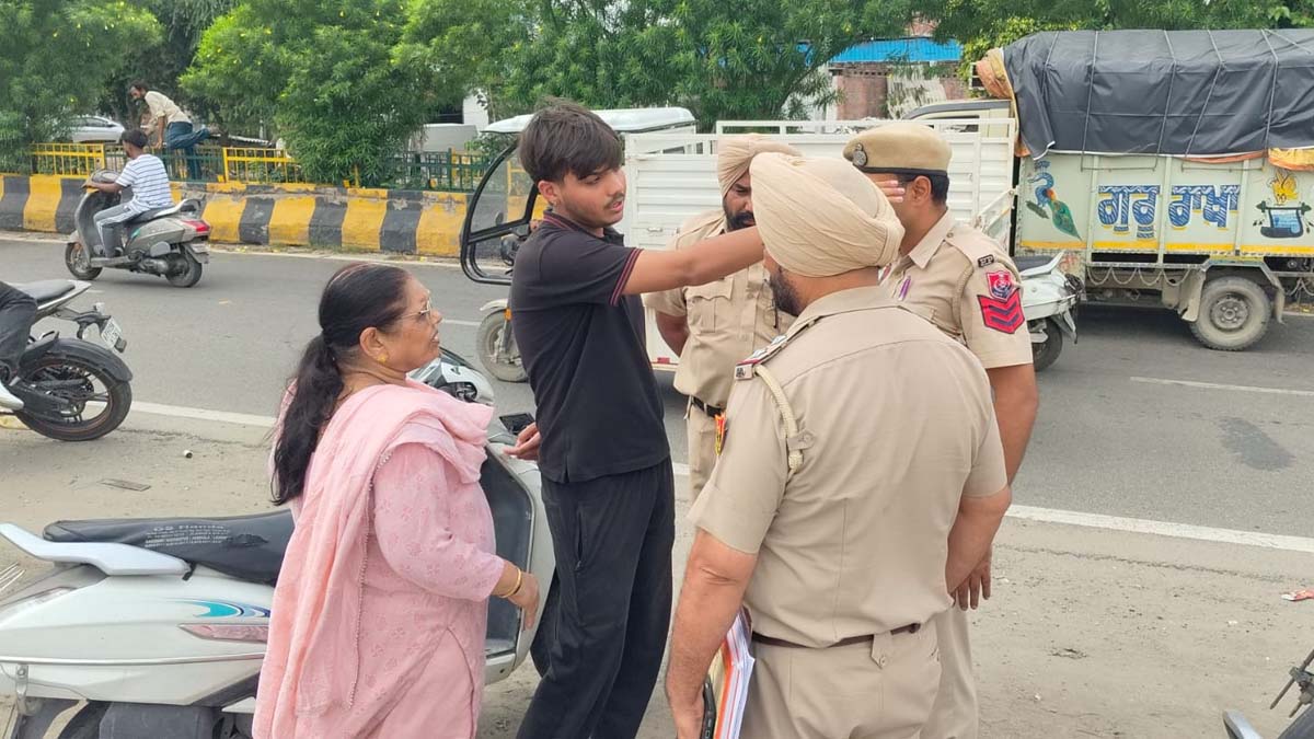 बबरीक चौक में महिला से सोने का टॉप्स झपटा, आरोपी फरार