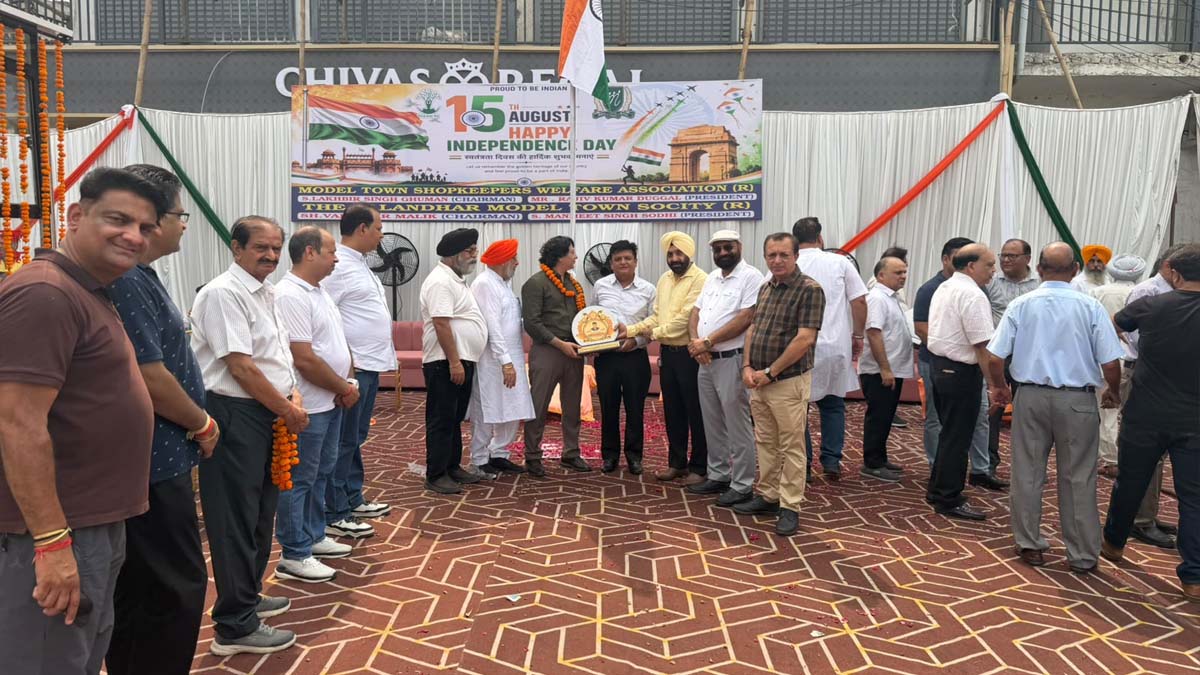 Jalandhar News: स्वतंत्रता दिवस समारोह में देशभक्ति के रंग में रंगा मॉडल टाउन, समाजसेवा का भी दिया संदेश 