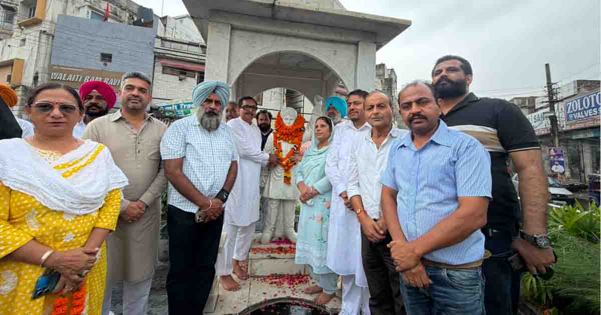 Jalandhar News: कांग्रेस पार्टी ने शहीद-ए-आजम भगत सिंह जी को उनकी जयंती पर दी श्रद्धांजलि 