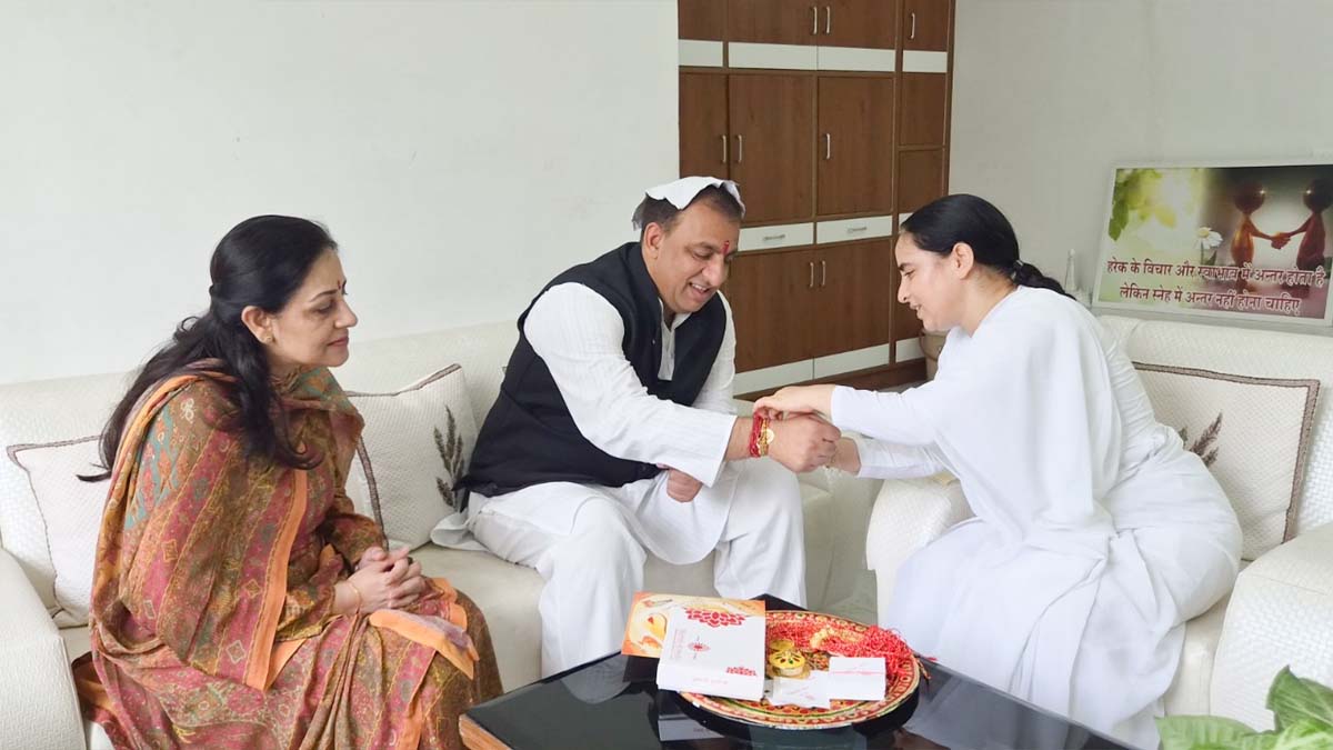 रक्षाबंधन पर नितिन कोहली ने ब्रह्माकुमारी केंद्रों में बहनों से बंधवाई राखी