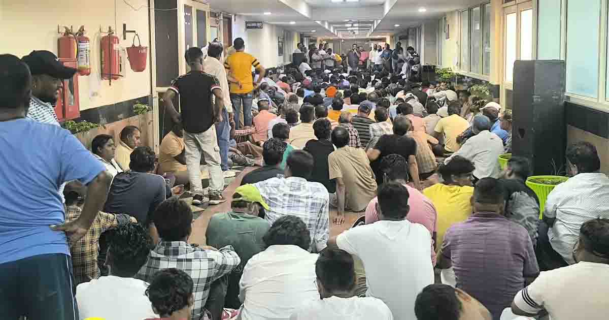 Jalandhar News: जालंधर नगर निगम में सीवरमैनों की सैलरी को लेकर धरना प्रदर्शन, भड़के मुलाजिमों ने कमिश्नर दफ्तर घेरा