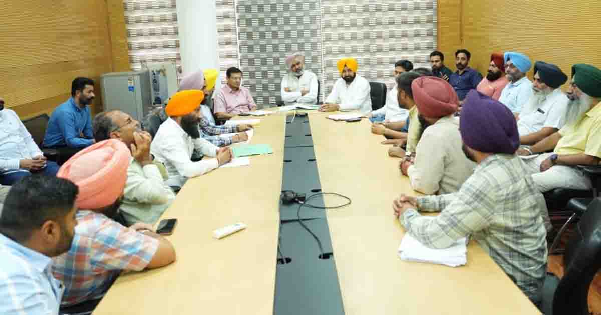 Punjab News: राजस्व कानूनगो एसोसिएशन की मांगों पर सरकार गंभीर, हरपाल चीमा ने दिया समाधान का भरोसा