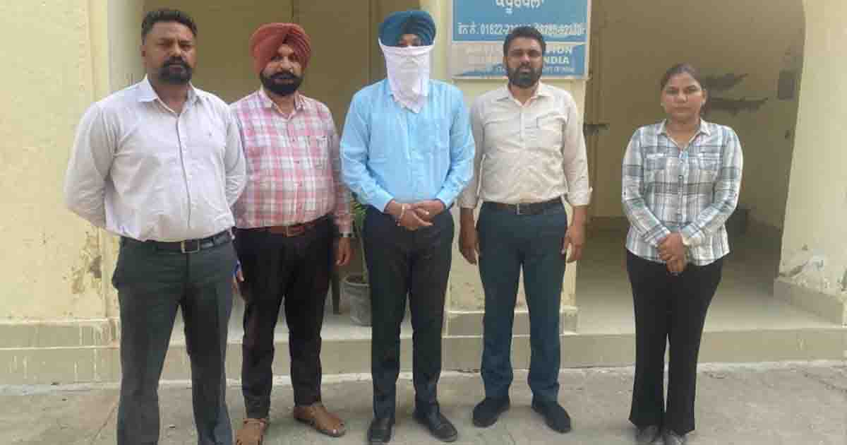 Punjab News: विजिलेंस का एक्शन, रिश्वत लेते हुए इंजीनियर को किया काबू