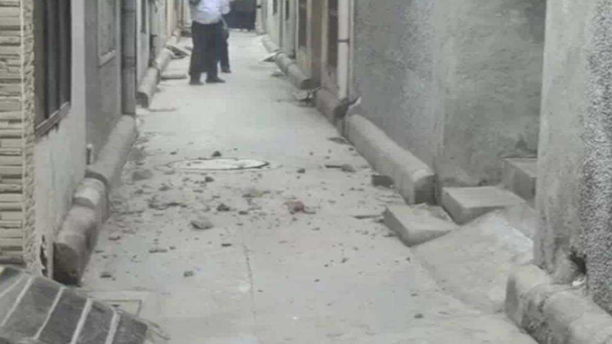 Punjab News: पंजाब में नशा तस्करी के आरोपी के घर पर चला बुल्डोजर, अवैध निर्माण किया ध्वस्त