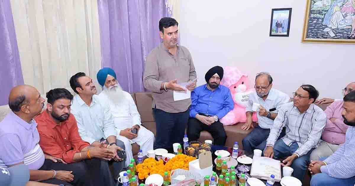 जालंधर नॉर्थ में मेयर वनीत धीर की लोक मिलनी, सड़क-सफाई-सीवरेज समेत कई समस्याओं पर दिए निर्देश