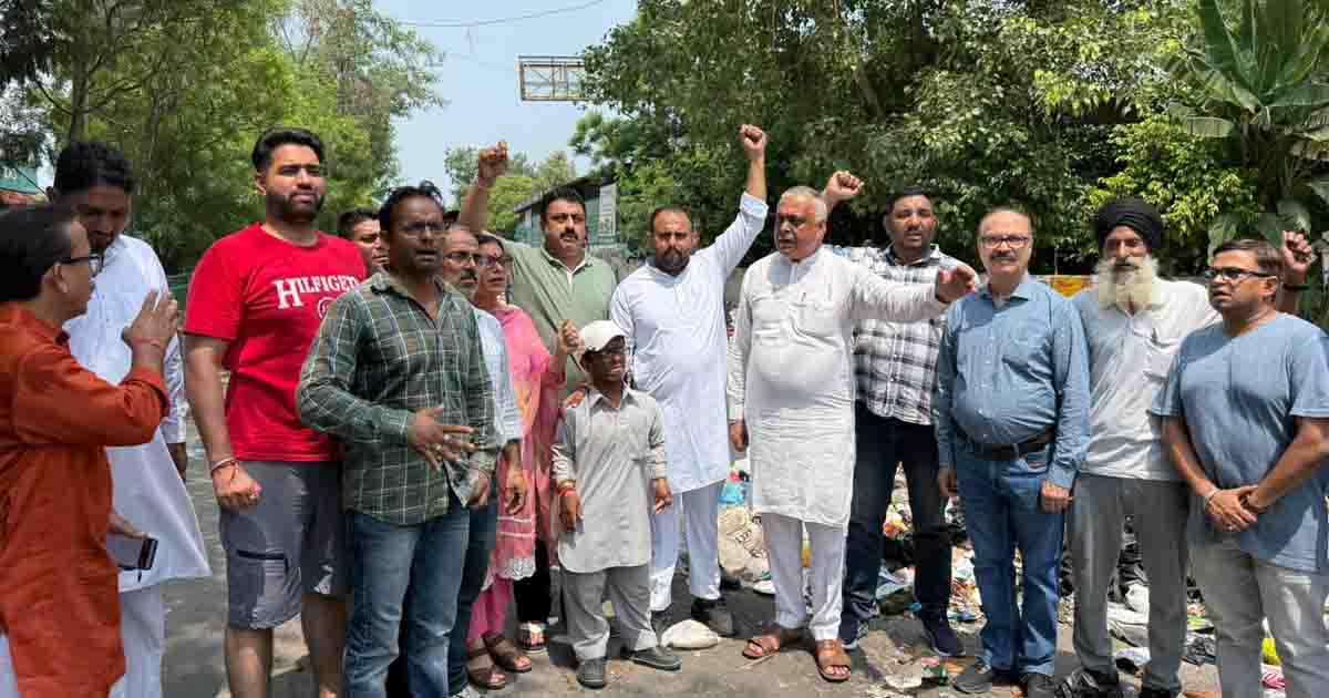 Jalandhar Garbage Protest: कूड़े के ढेरों को लेकर BJP का प्रदर्शन, भगवंत मान सरकार पर निशाना