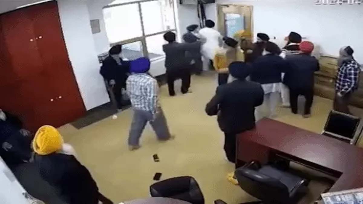 Canada News: कनाडा के गुरुद्वारे में बैठक के दौरान जमकर हंगामा, गोलक के हिसाब पर दो गुटों में झड़प, प्रधान ने मेंबर को मारा थप्पड़