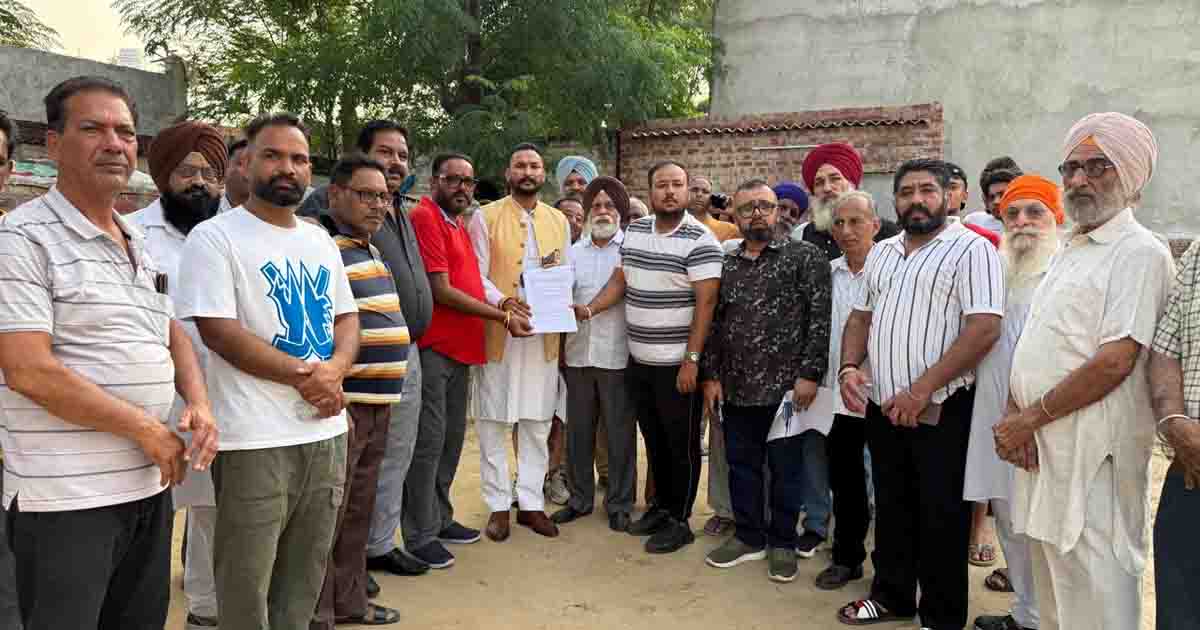 Jalandhar News: मिठापुर चौक पहुंचे डिप्टी मेयर मलकीत सिंह सुभाना, दुकानदारों से जाना समस्याओं का हाल