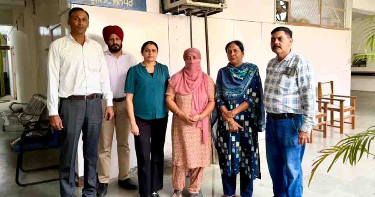 Punjab News: विजिलेंस का बड़ा एक्शन, निजी पासपोर्ट एजेंट को रिश्वत लेते रंगे हाथों किया काबू