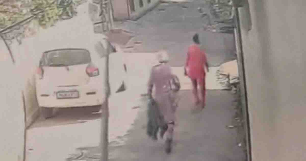 Jalandhar News: बुजुर्ग महिला को नशीला पदार्थ सुंघाकर सोने का कंगन लूटा, CCTV में साधु के वेश में दिखा आरोपी