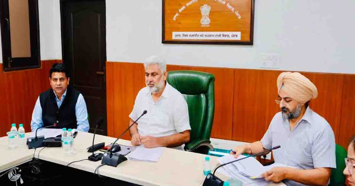 Punjab News: बाहर के राज्यों से धान का एक भी दाना पंजाब की मंडियों में नहीं आने दिया जाए: लाल चंद कटारूचक्क के निर्देश