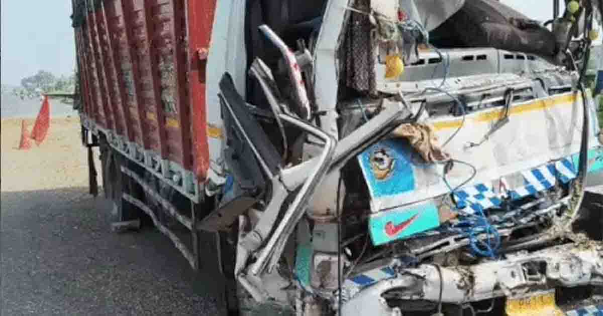 Accident News: जीटी रोड पर बड़ा हादसा, वाहन से बचने के चक्कर में डिवाइडर से टकराया कैंटर