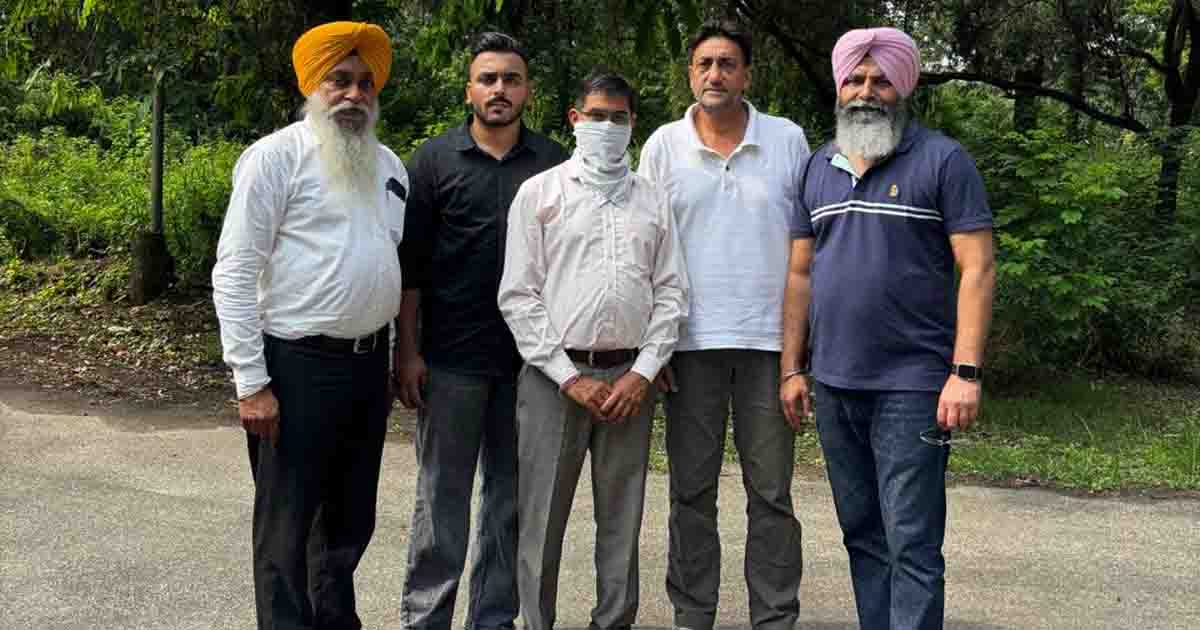 विजिलेंस ब्यूरो ने क्लर्क को 10,000 रूपये की रिश्वत लेते रंगे हाथों काबू किया