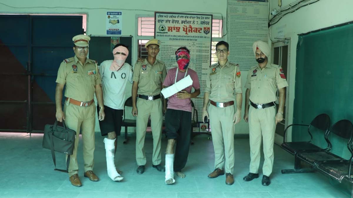 जालंधर में लूट की बाइक पर भाग रहे दो आरोपी गिरफ्तार, पेड़ से टकराई बाइक