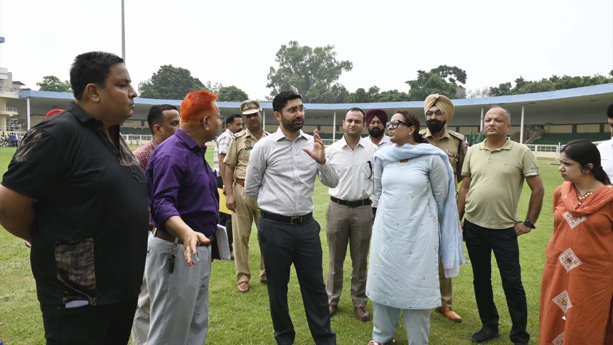 DC वरजीत वालिया ने 15 अगस्त समारोह की तैयारियों की समीक्षा की