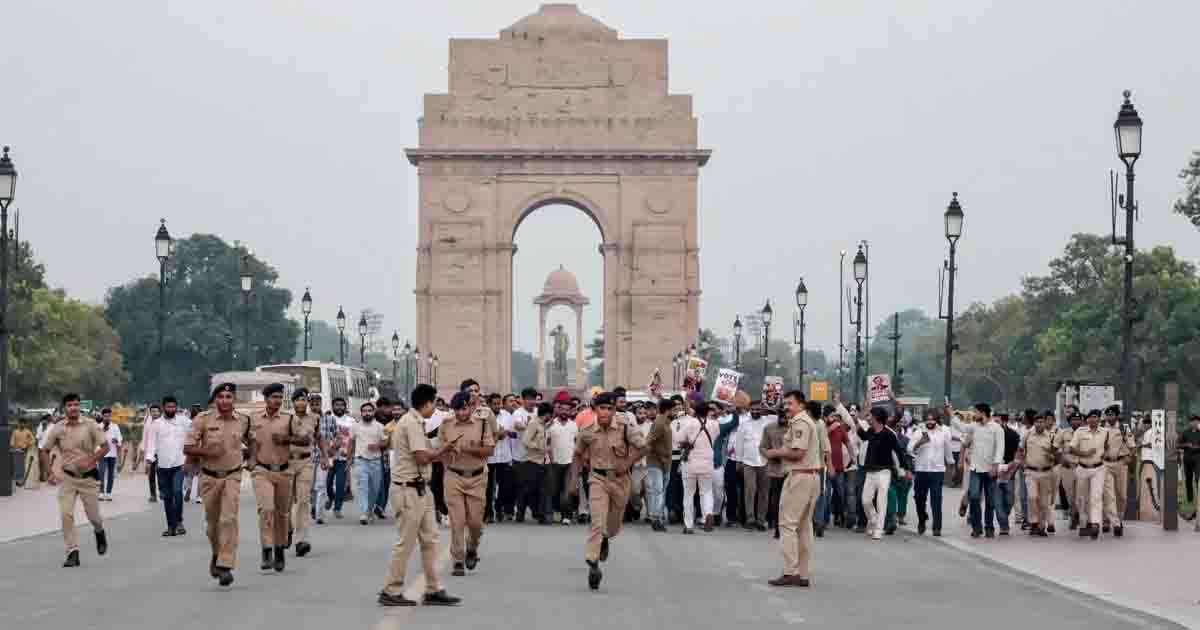 Delhi CJP Protest: दिल्ली में CJP के प्रदर्शन से हड़कंप, 45 मेट्रो स्टेशन बंद; 250 ट्रेनें रद्द, इंटरनेट सेवाओं पर भी रोक, पुलिस ने 100 से ज्यादा लोगों को हिरासत में लिया