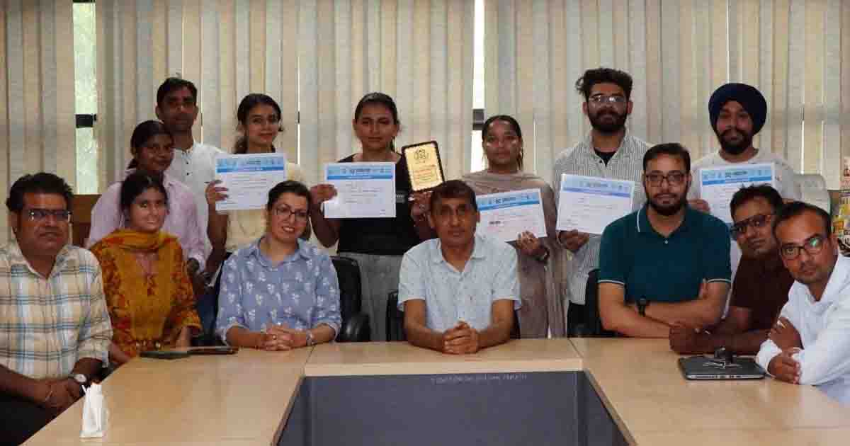 IKG PTU News: आई.के.जी पी.टी.यू के छात्रों ने पुष्पा गुजराल साइंस सिटी में आयोजित साइंस जर्नलिज़्म फेस्ट में किया शानदार प्रदर्शन