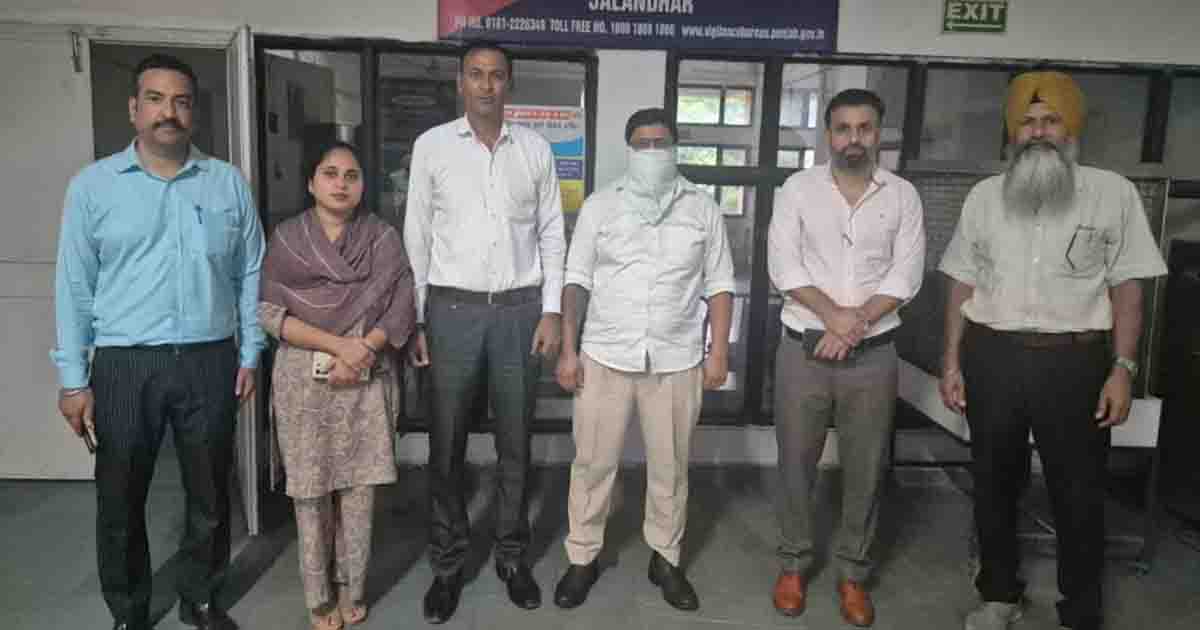 Punjab News: विजिलेंस की बड़ी कार्रवाई, सेवा केंद्र के कर्मचारी को रिश्वत लेते किया काबू
