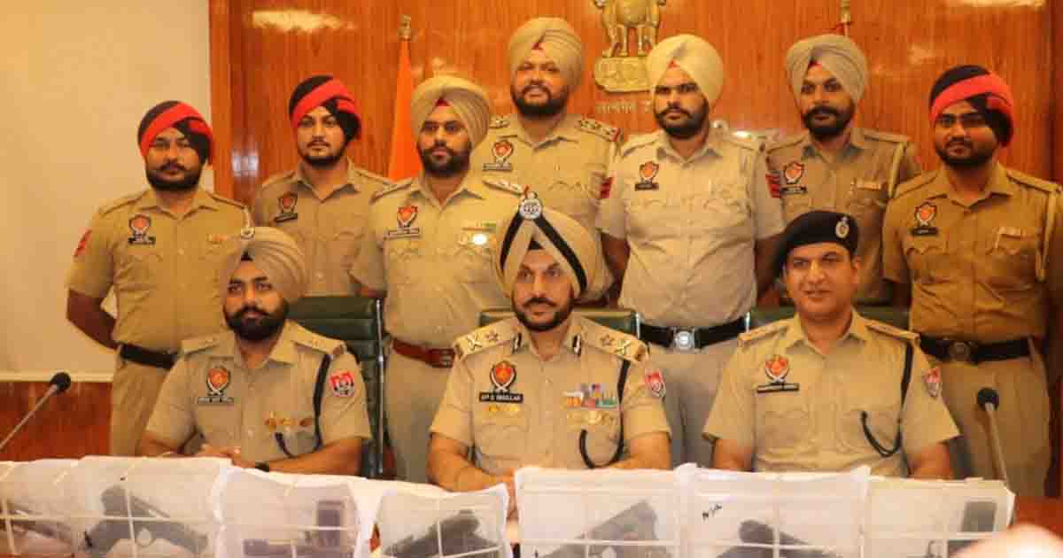 Punjab News: पुलिस ने अंतरराज्यीय हथियार तस्करी करने वाले रैकेट का किया पर्दाफाश, आधुनिक पिस्तौलें बरामद 