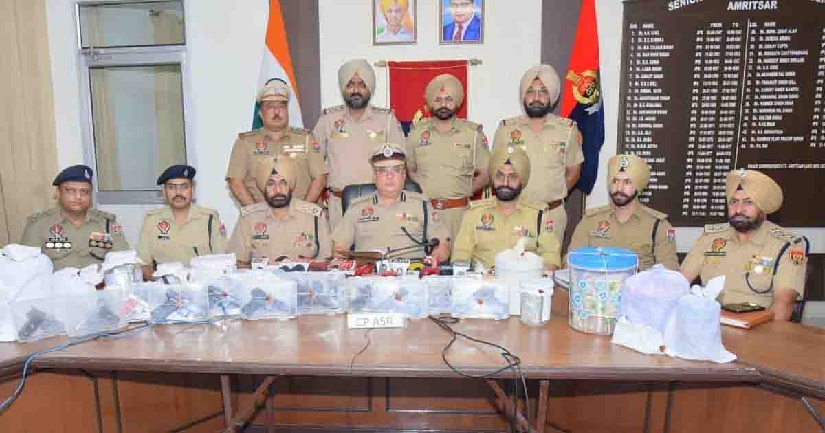 Punjab News: पंजाब में दो सगे भाइयों सहित नौ गिरफ्तार; 8 पिस्तौल, हेरोइन और 12.95 लाख रुपये ड्रग मनी बरामद