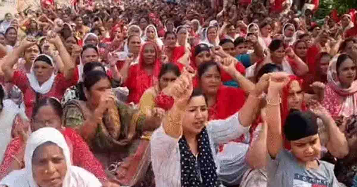 Jalandhar News: जालंधर में वर्करों का ‘जवाब मांग रैली’, हरभजन सिंह के घर के बाहर प्रदर्शन; पुलिस तैनात