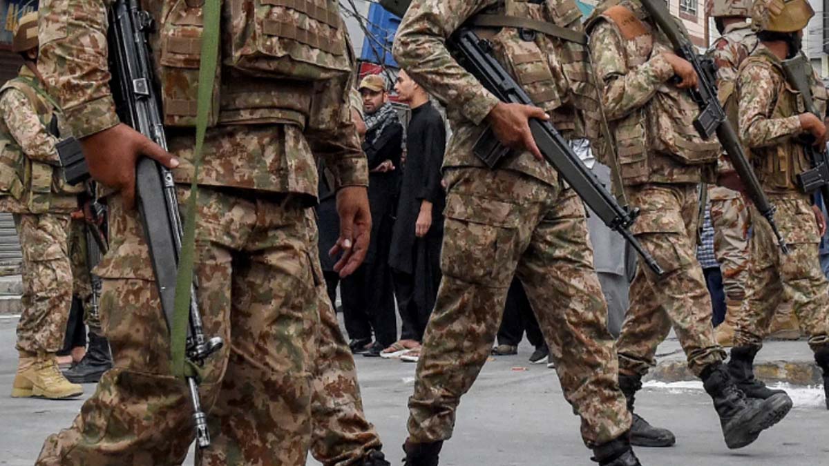 Terror Attack: पुलिस चौकी पर आंतकी हमला, 9 सुरक्षाकर्मियों सहित 24 की मौत