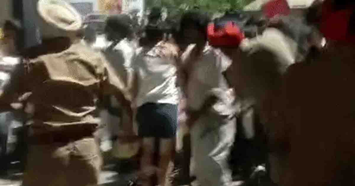 LPU Phagwara Protest: पुलिस लाठीचार्ज के बाद भड़का बवाल, छात्रों ने किया पथराव और तोड़फोड़