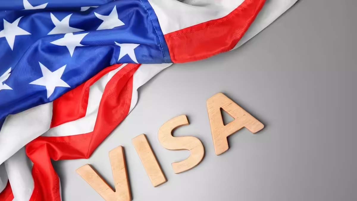 US Visa: अमेरिका जाने का सपना देख रहे डॉक्टरों और रिसर्चर्स को झटका, वीजा नियमों में बड़े बदलाव की तैयारी