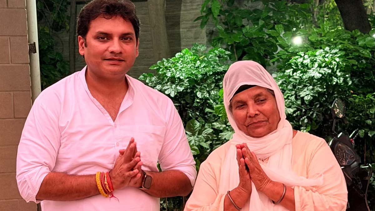 Jalandhar News: रविश राज ने यूनीक होम की एक बच्ची की शिक्षा की उठाई जिम्मेदारी, बीबी प्रकाश कौर से लिया आशीर्वाद