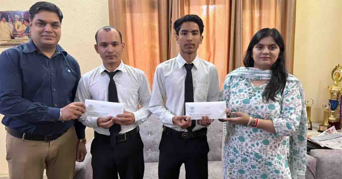Jalandhar News: सेंट सोल्जर इंस्टीट्यूट ऑफ होटल मैनेजमेंट के दो विद्यार्थियों का नोवोटेल, बेंगलुरु में चयन